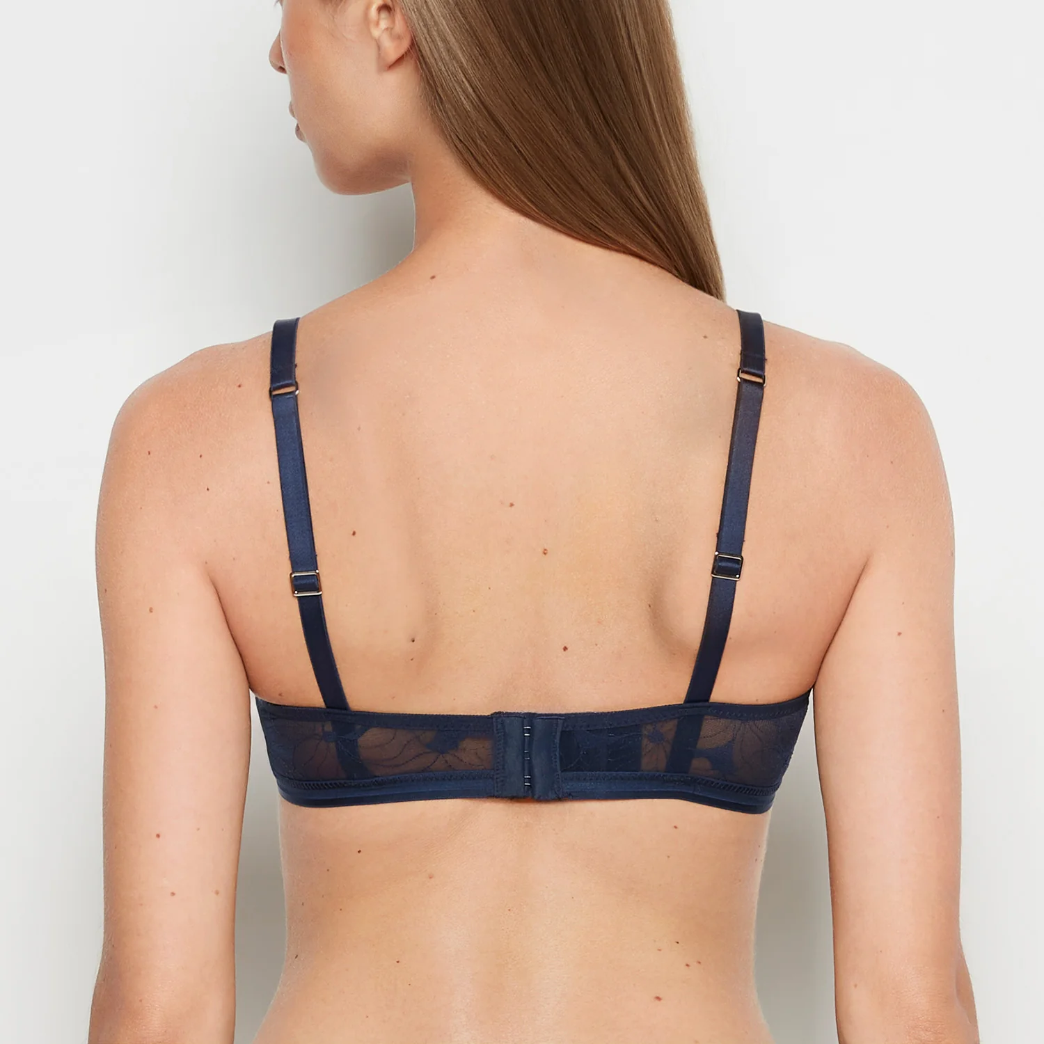 Lined Wireless Bralette in Navy - Image 3